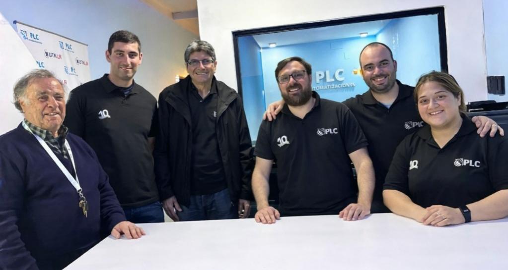 Detalle de cableado industrial y precisión